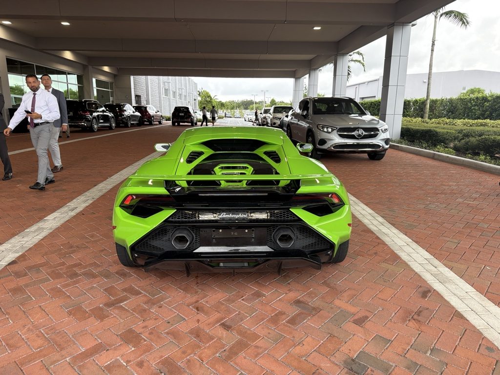Lamborghini Huracán Tecnica rear view with fixed wing and hexagonal exhaust outlets