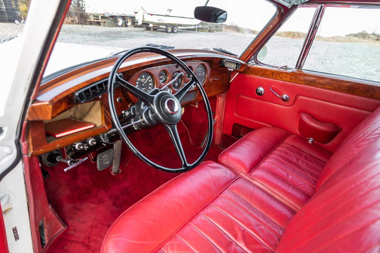 Rolls-Royce Silver Cloud II burl walnut dashboard