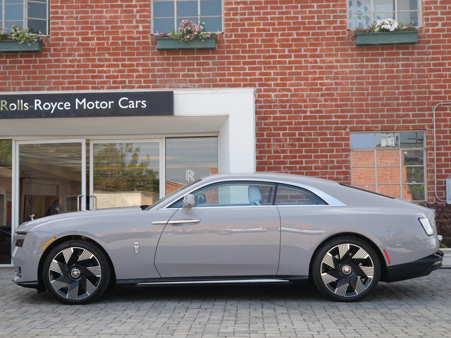 Rolls-Royce Spectre Tempest Grey side profile