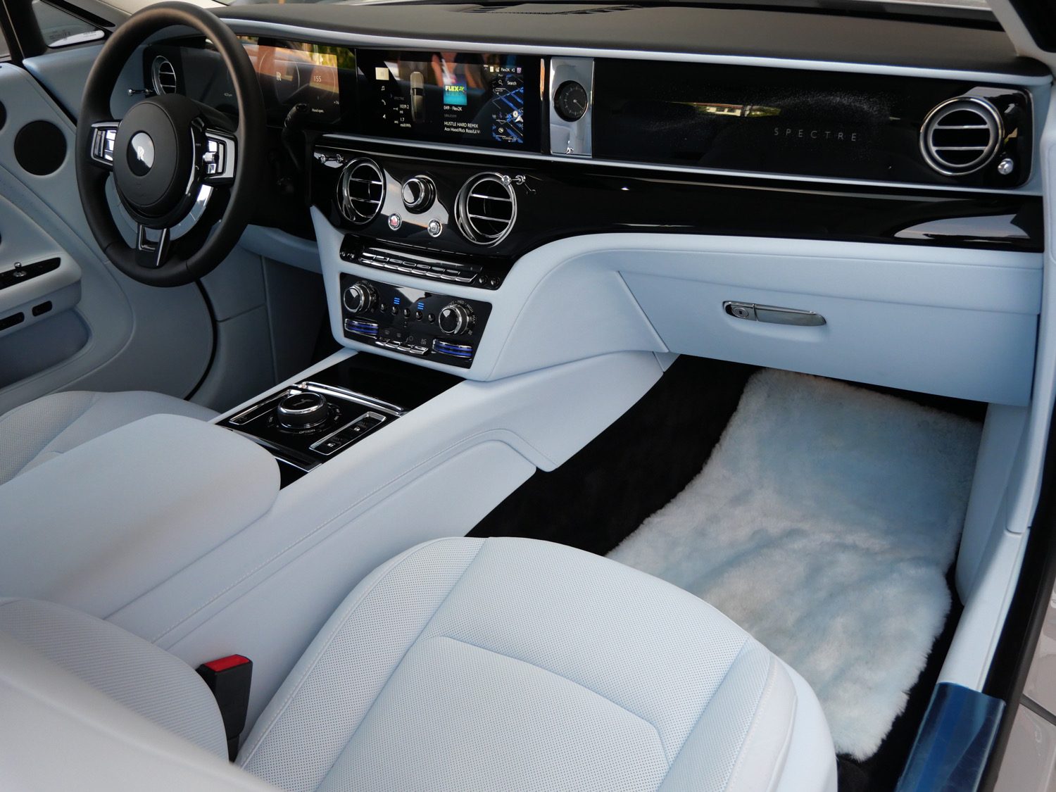 Rolls-Royce Spectre 23-inch polished wheel